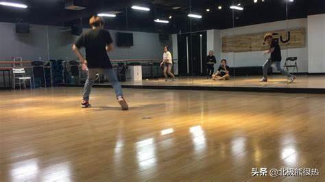 跳舞的视频教学_跳舞的视频教学完整版